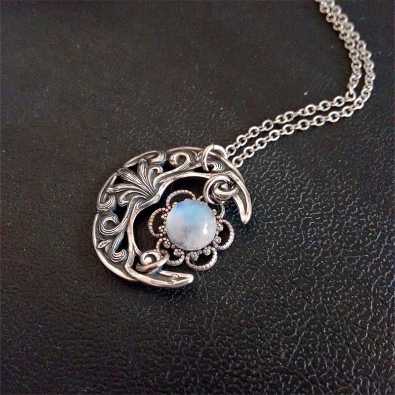Boho-Stil Eingezogen Mondstein Blume Textur Persönlichkeit Hohlmond Anhänger Halskette Mode Charme Damen Metall Halskette Schmuck Geschenk