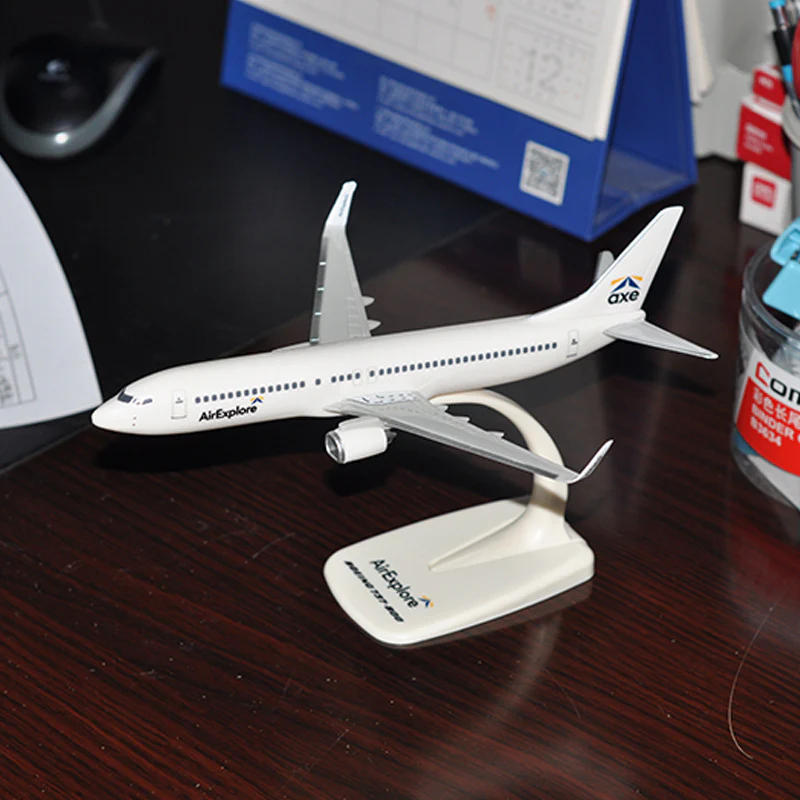 1:200 AXE B737-800 Aircraft Model