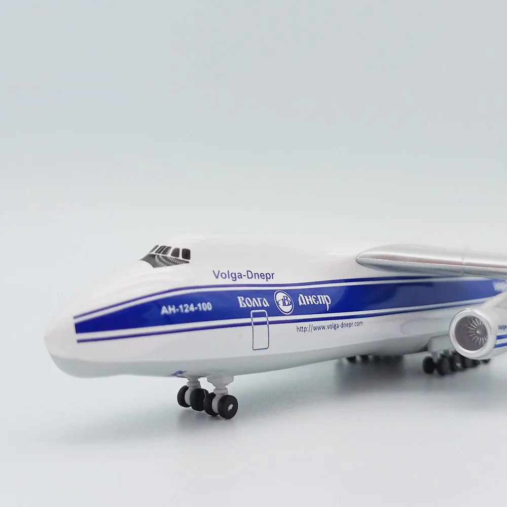1:400 Antonov An-124 Large Transport Aircraft Model