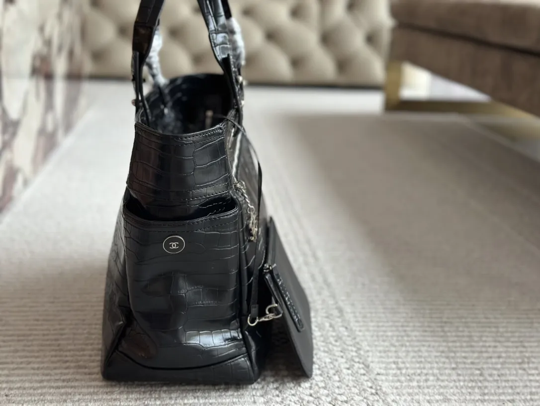 Crocodile travel bag