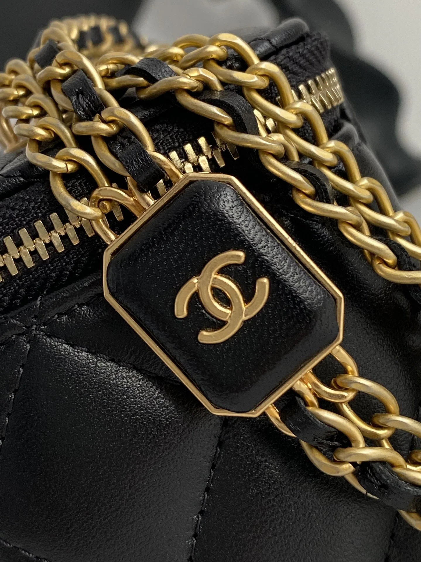 Chanel Small Vanity With Chain Black For Women, Women’s Bags 4.3in/11cm