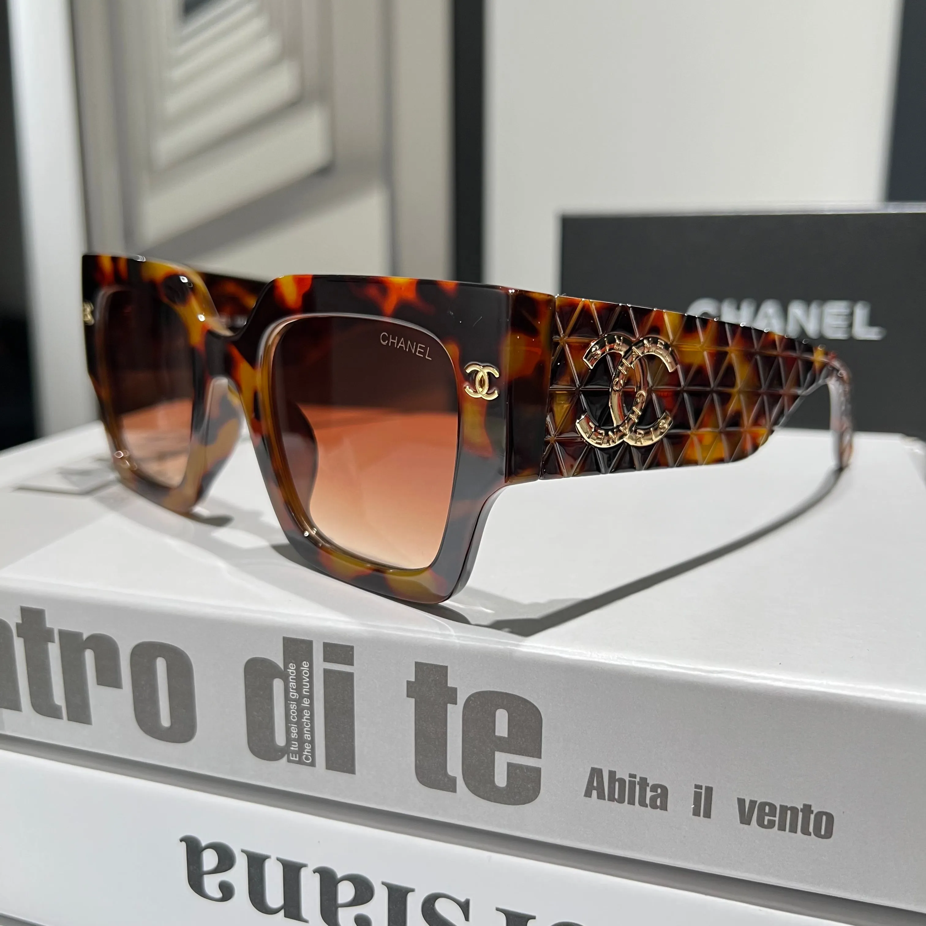 6-color fashionable CC letter sunglasses