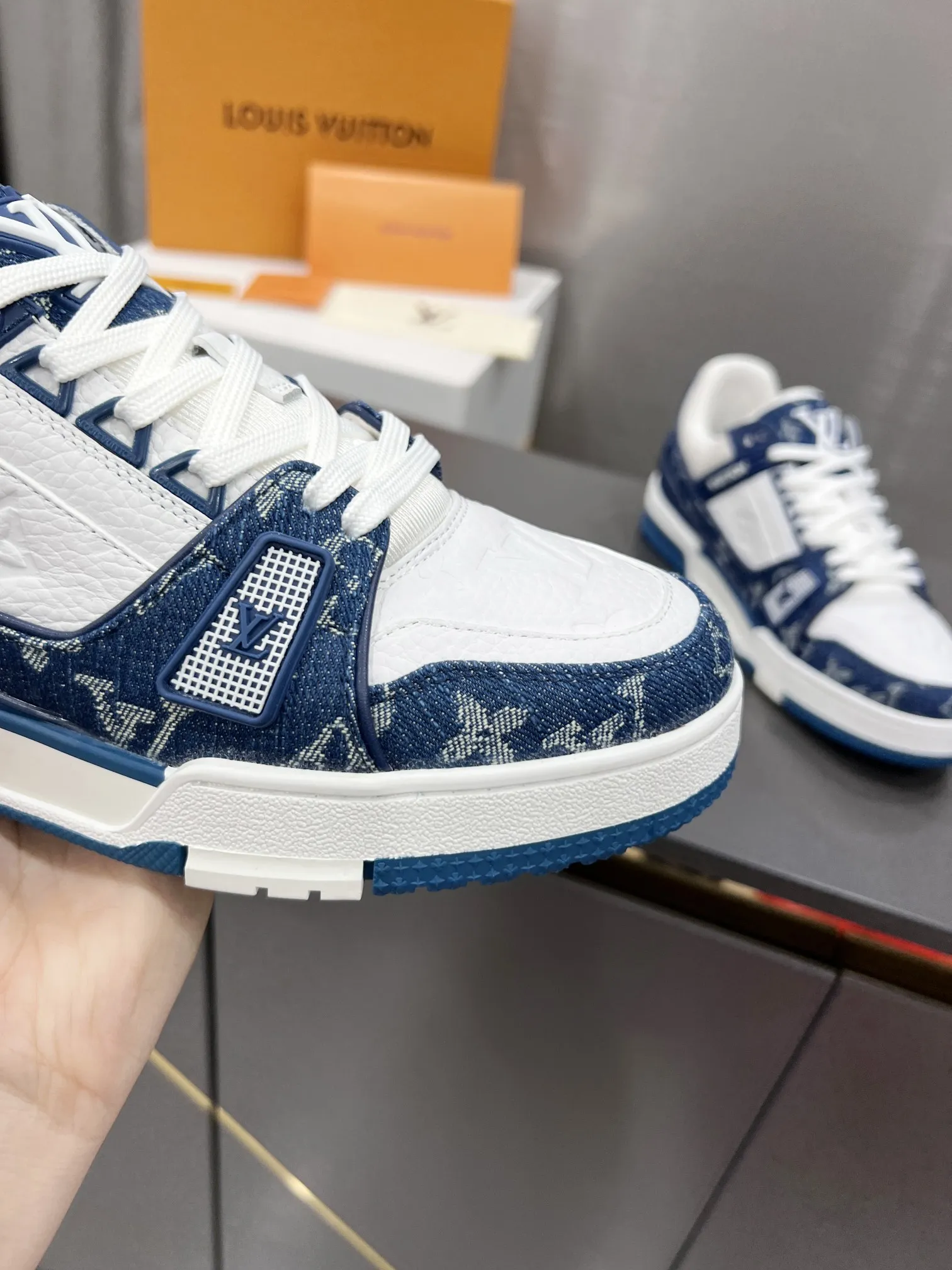 L TRAINER LEATHER LOW TRAINERS BLUE