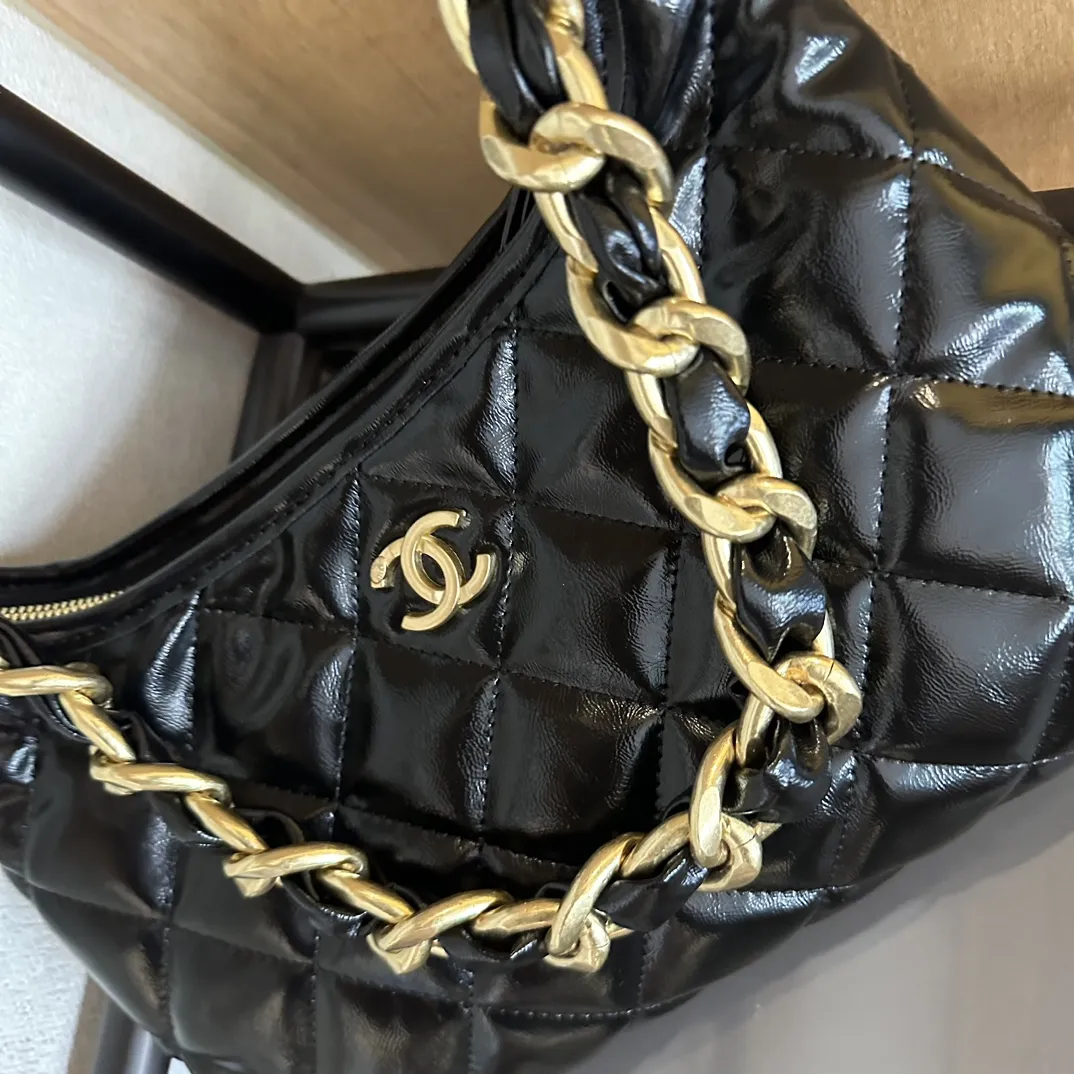 24a hobo bag 23cm white calfskin gold hardware