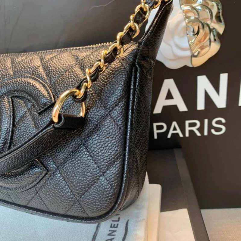 Chanel Grained Leather Hobo Bag B01960