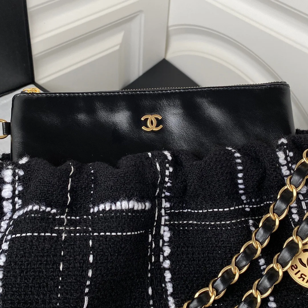Chanel 22 Handbag Gold Hardware Black For Women, Women’s Handbags, Shoulder Bags 18.3in/47cm AS3262 B08553 NJ058
