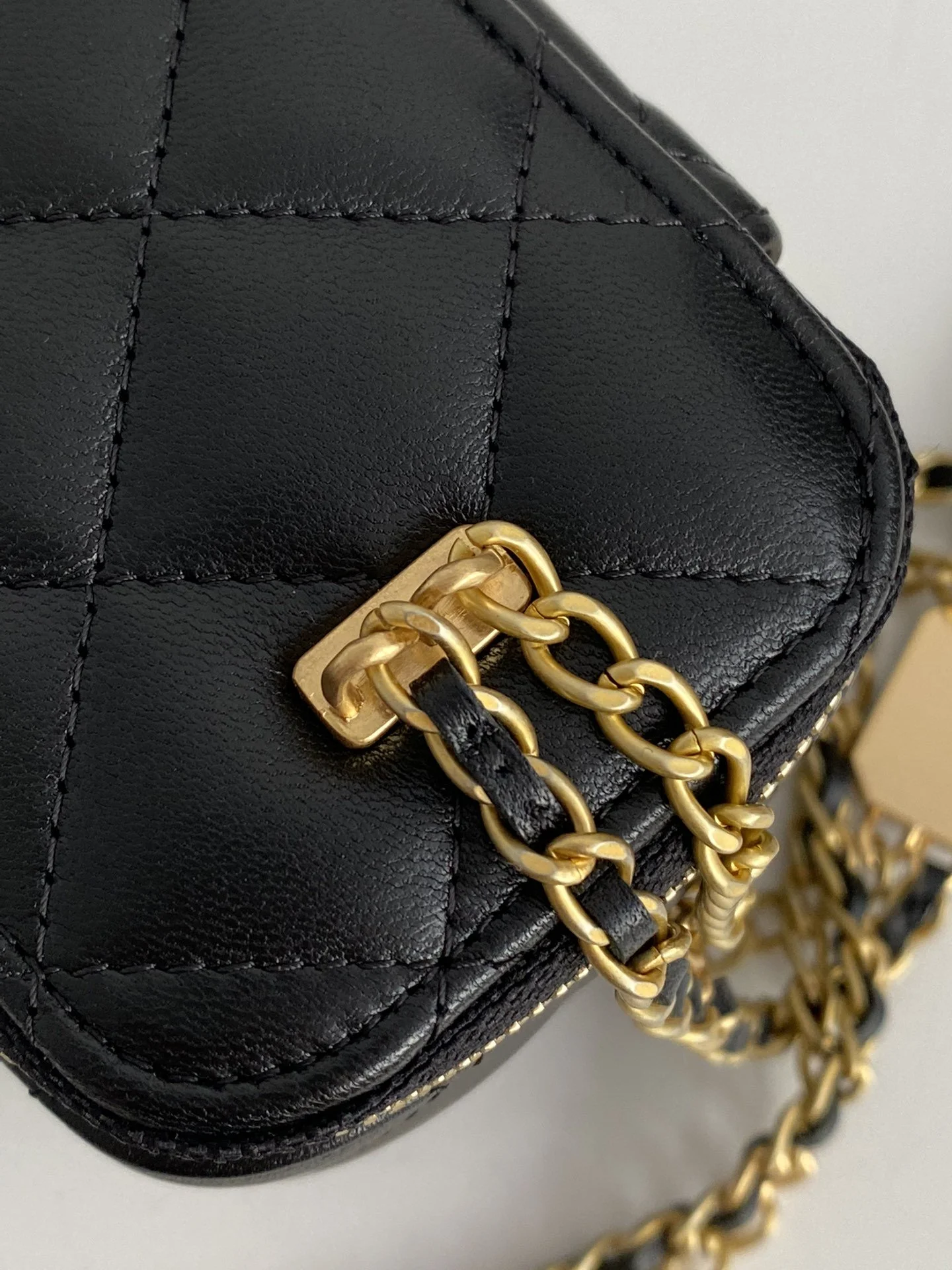 Chanel Small Vanity With Chain Black For Women, Women’s Bags 4.3in/11cm