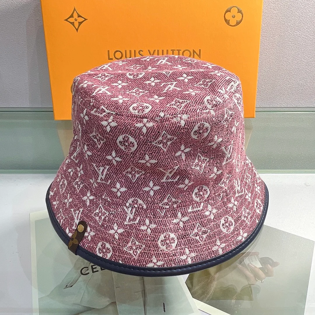 Chanel Small Flap Bag Gold Hardware White For Women, Women’s Handbags, Shoulder Bags 7.5in/19cm AP2840