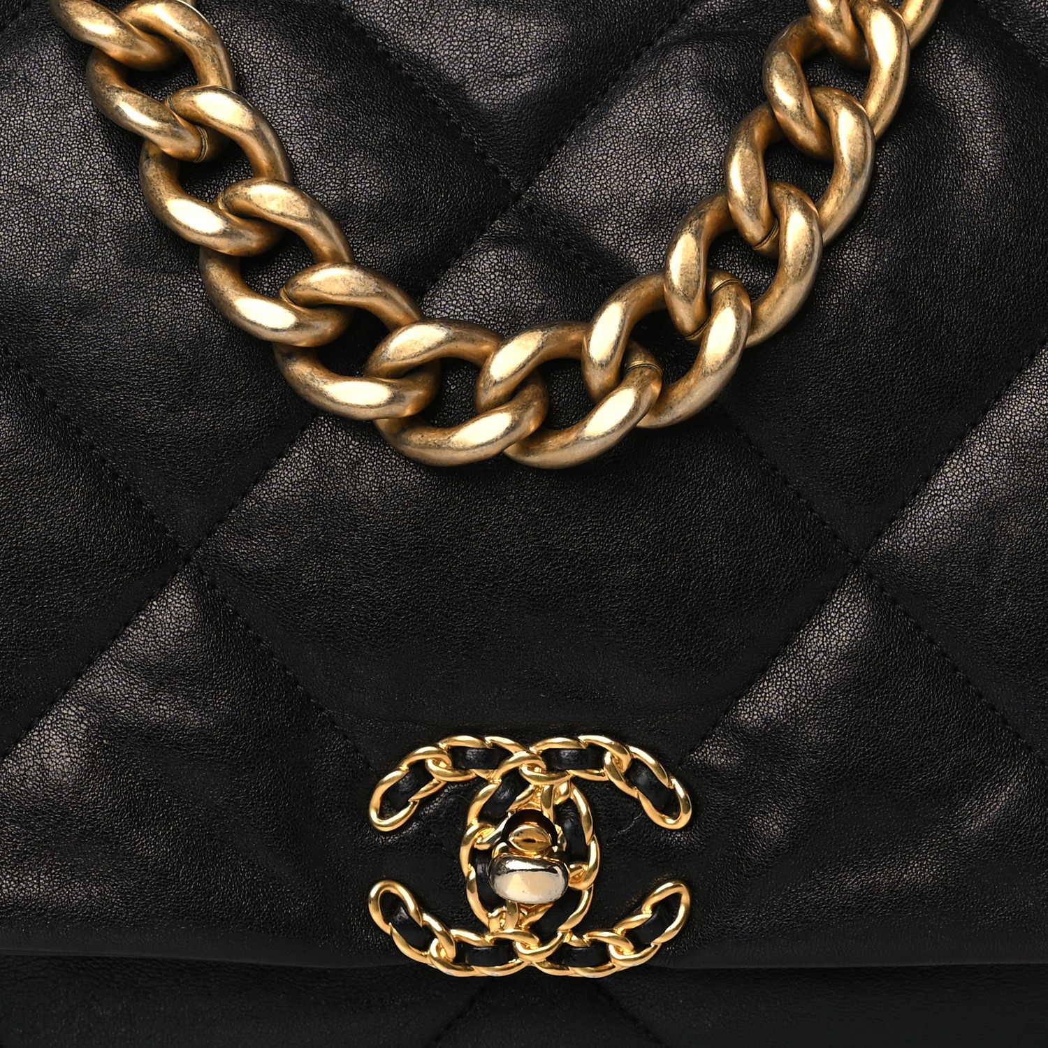 Lambskin Quilted Maxi Chanel 19 Flap Black