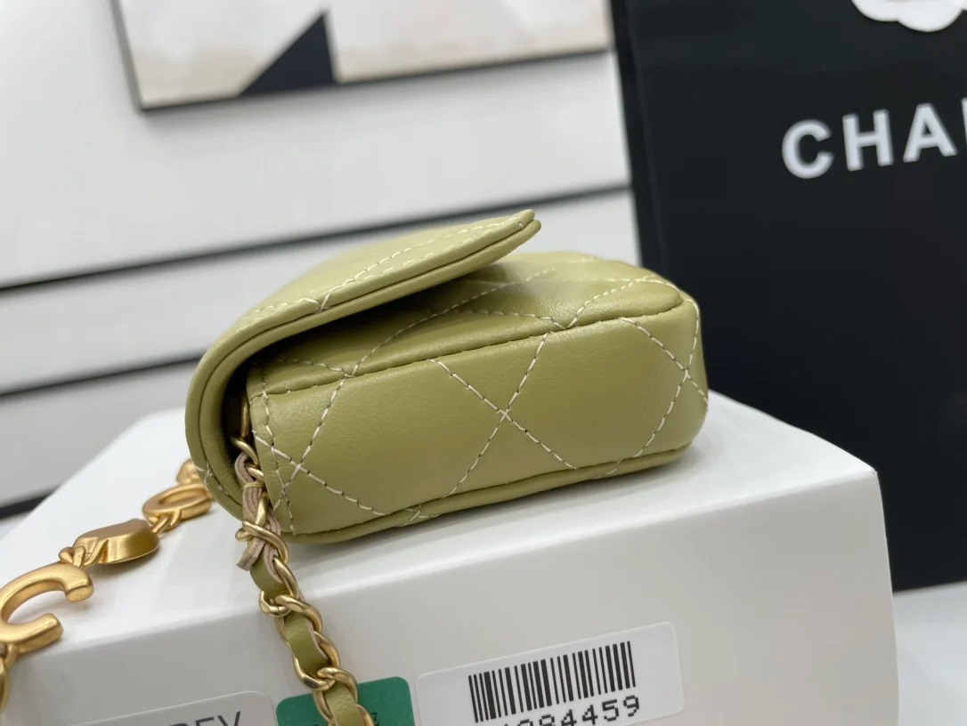 Chanel Classic Distressed Green For Women, Women’s Bags 4.7in/12cm