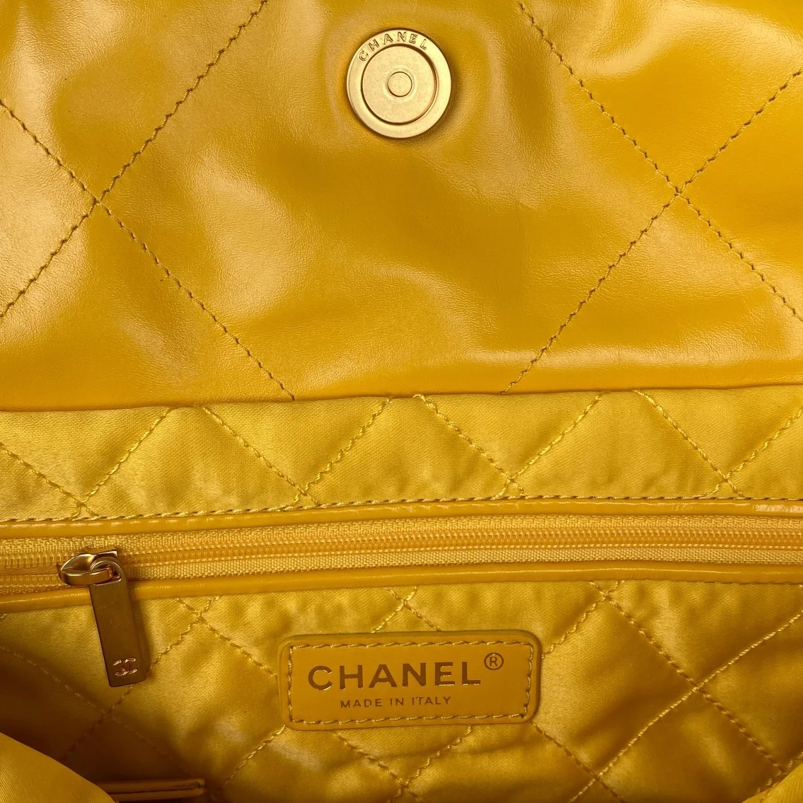Chanel 22 Handbag Gold Hardware Shiny Yellow For Women, Women’s Handbags, Shoulder Bags 16.5in/38cm AS3261