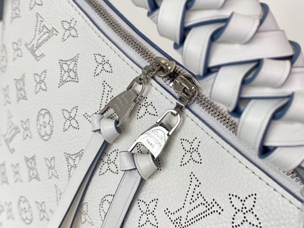 Louis Vuitton M56084 Beaubourg Hobo MM Poche felli