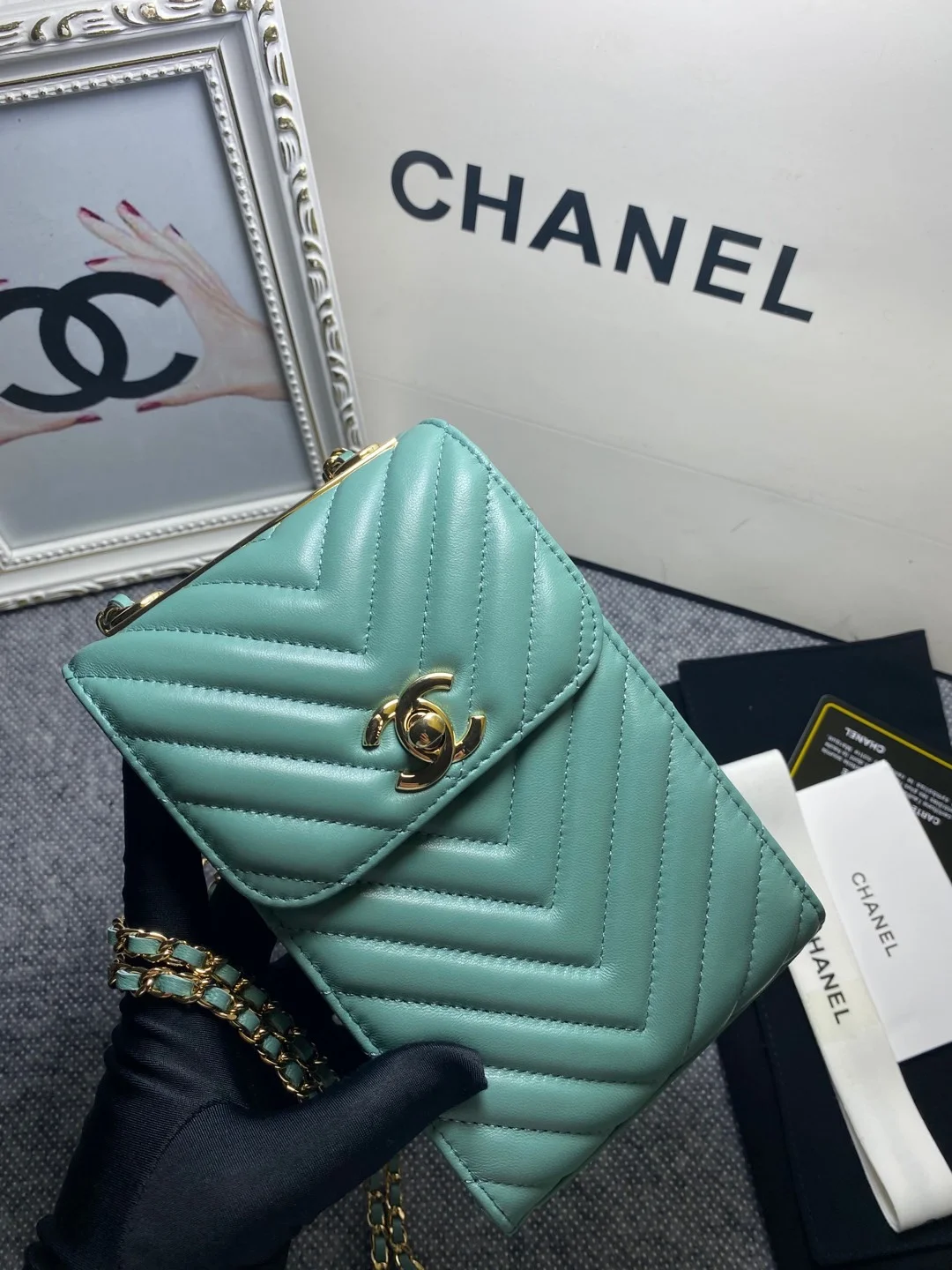 Chanel Chevron Trendy Cc Phone Mint Bag For Women 18cm/7in