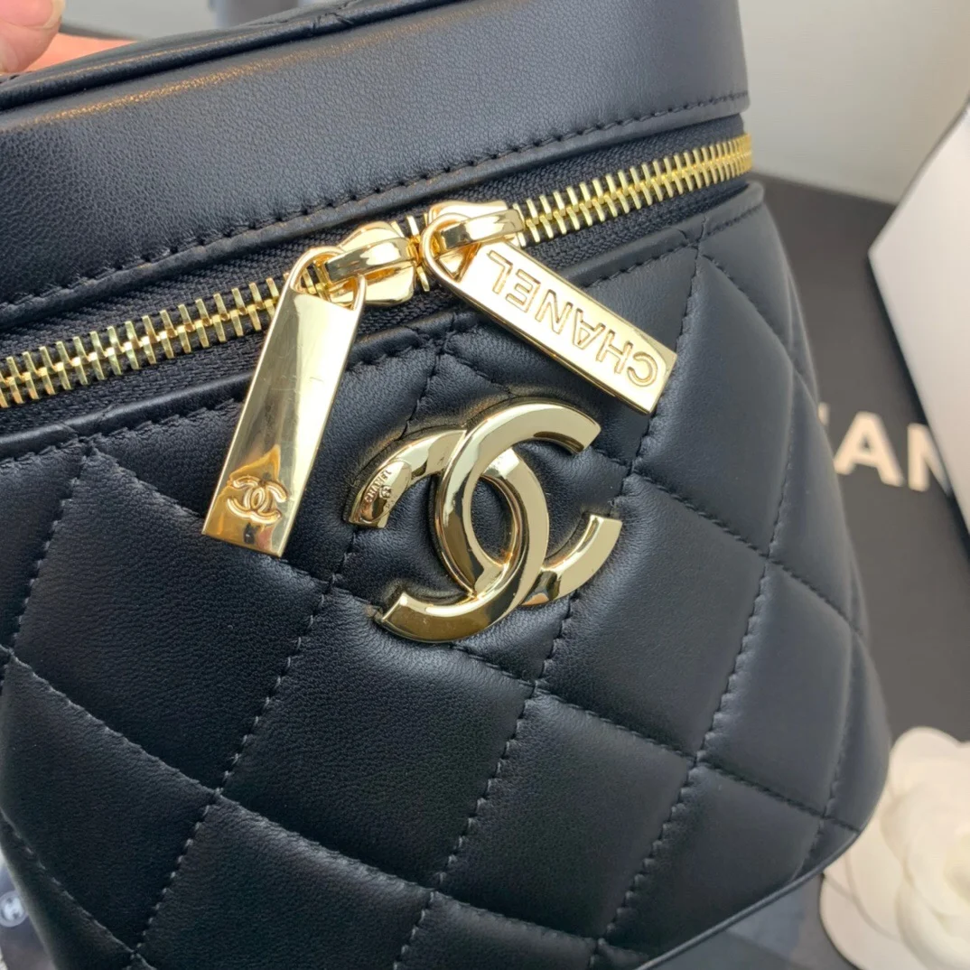 Chanel Vanity Case Gold Hardware Black For Women, Women’s Handbags, Shoulder Bags 7.9in/20cm AS2061