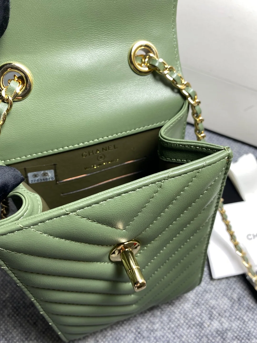 Chanel Chevron Trendy Cc Phone Olive Bag For Women 18cm/7in