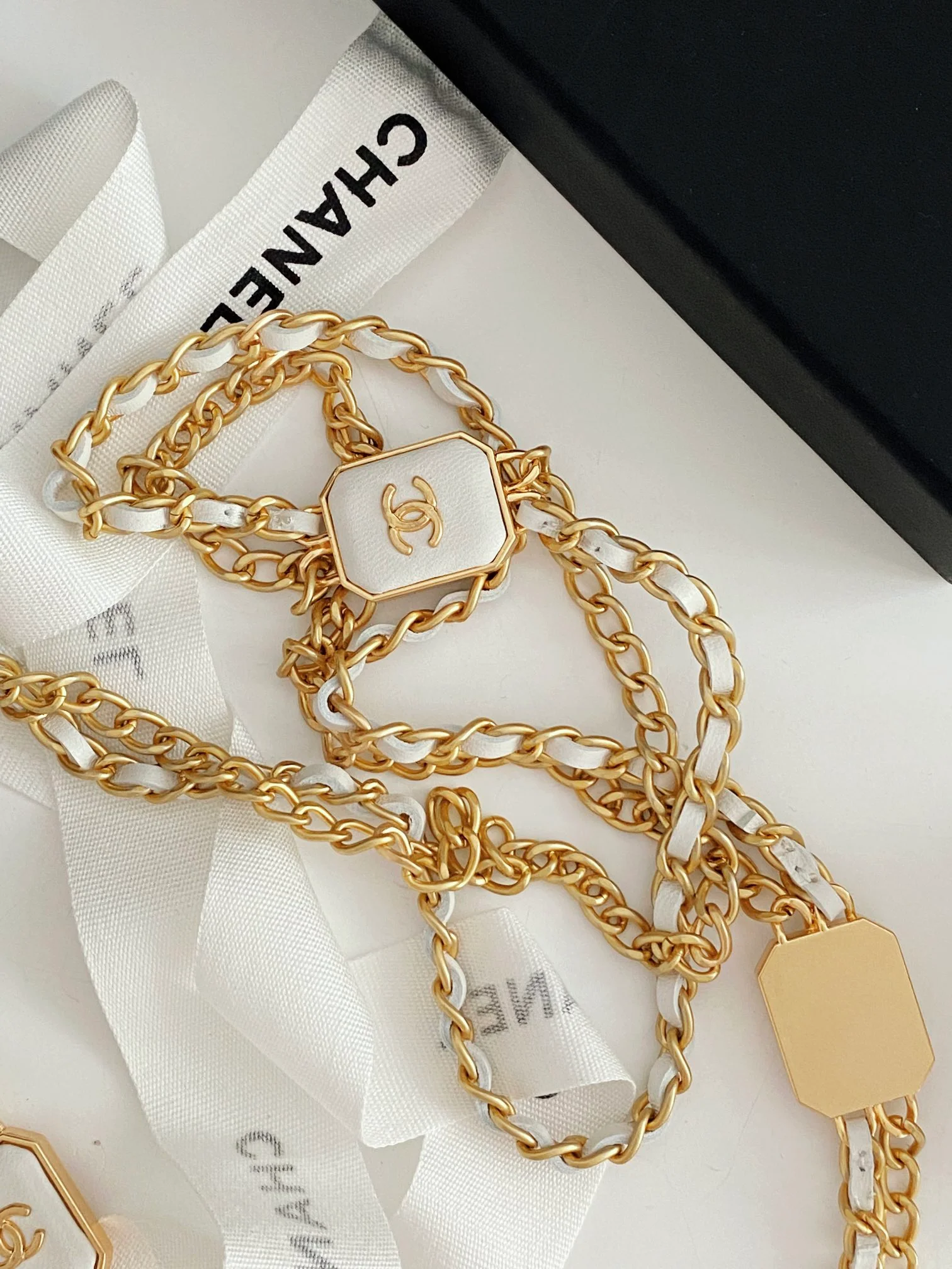 Chanel Small Vanity With Chain White For Women, Women’s Bags 4.3in/11cm