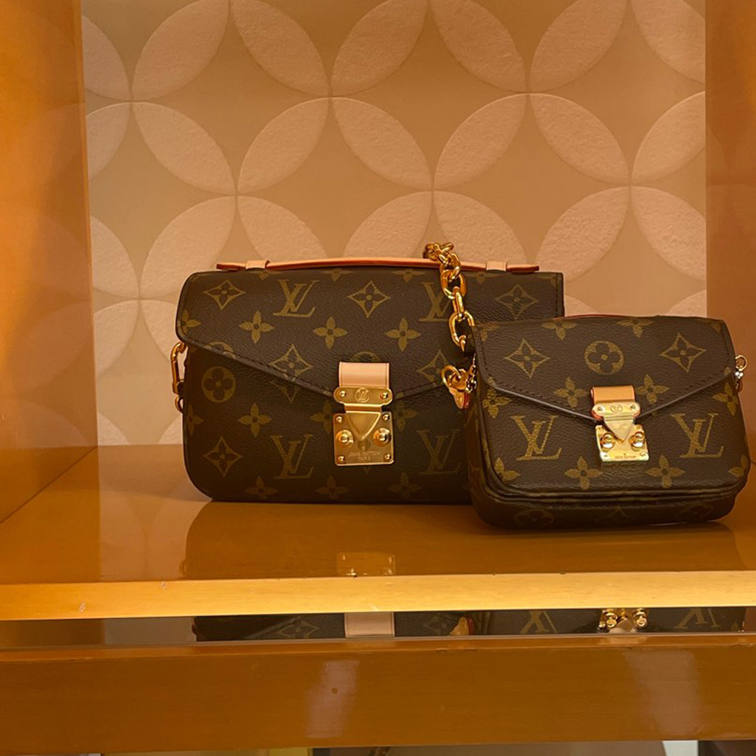 Louis Vuitton M46279 POCHETTE MéTIS EAST WEST