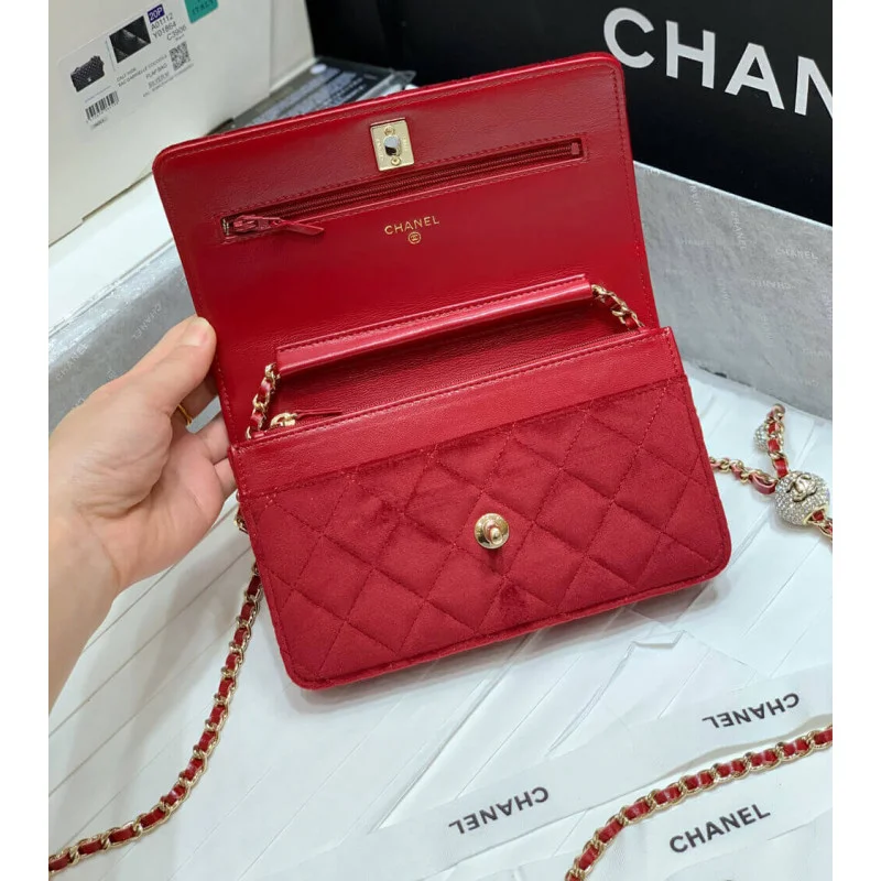 Chanel W-With -Details On Strap Ap1450 In Velvet
