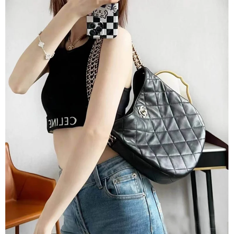 Chanel Hobo Bag In Lambskin As3153 Black