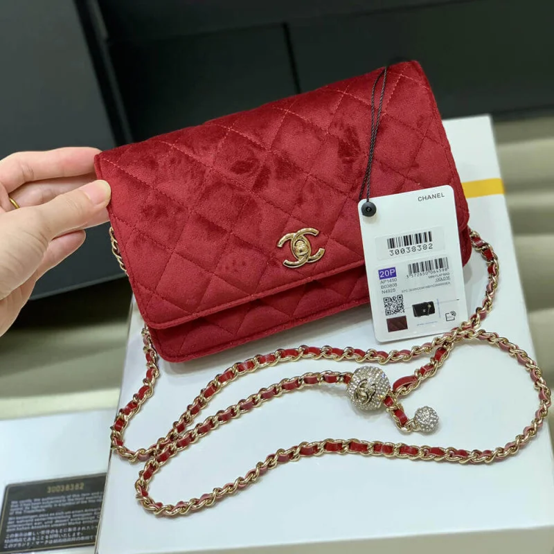 Chanel W-With -Details On Strap Ap1450 In Velvet