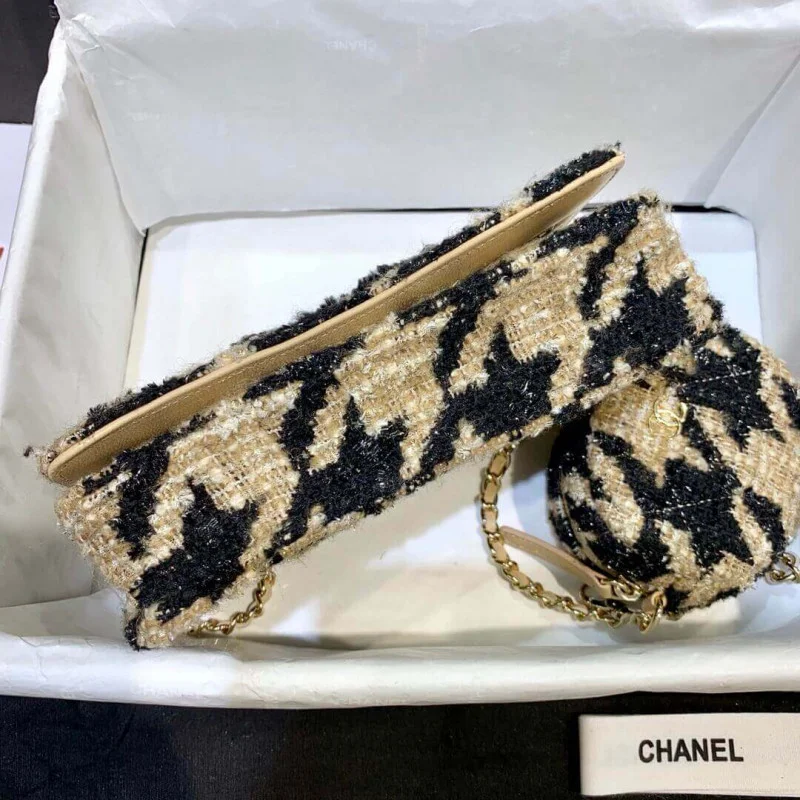 Chanel 19 Tweed W-With Coin Purse Ap0985