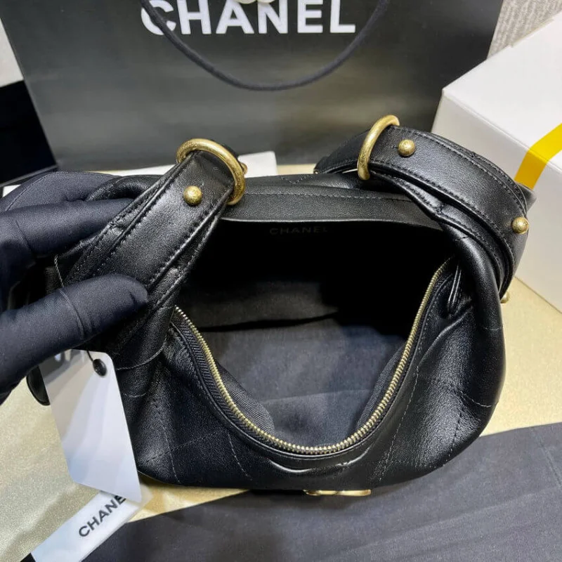 Chanel Black Calfskin Leathe Hobo Bag As2910
