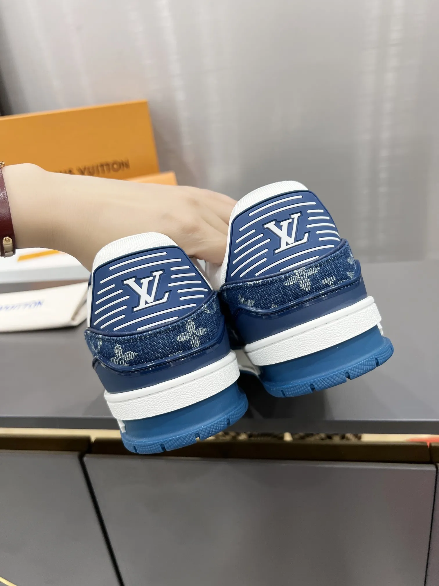 L TRAINER LEATHER LOW TRAINERS BLUE