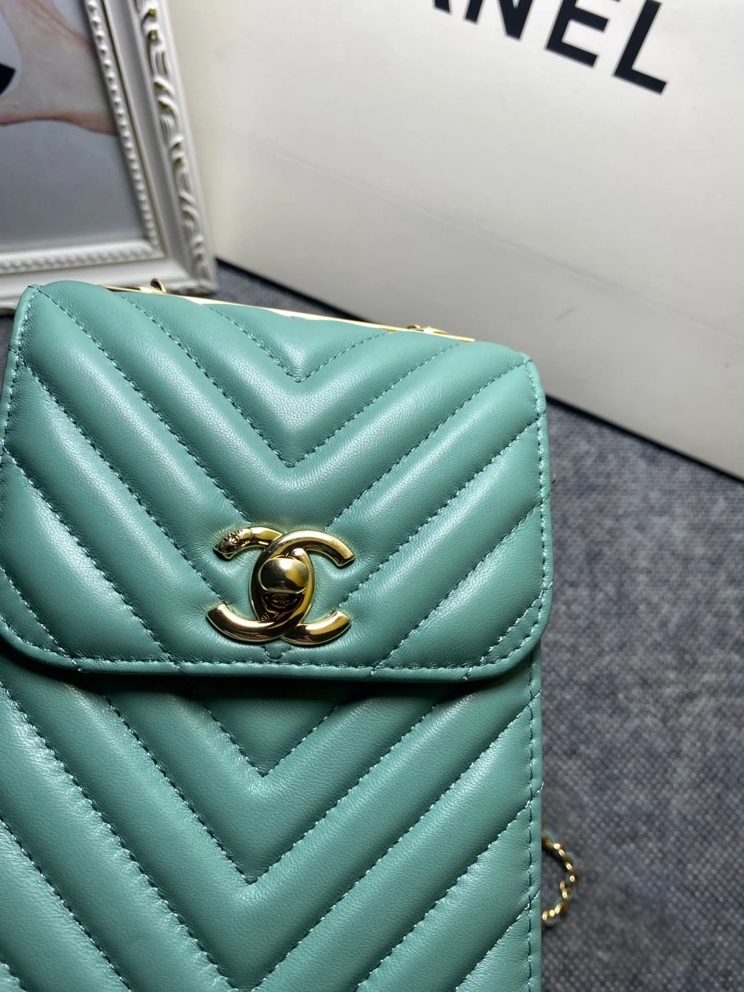 Chanel Chevron Trendy Cc Phone Mint Bag For Women 18cm/7in