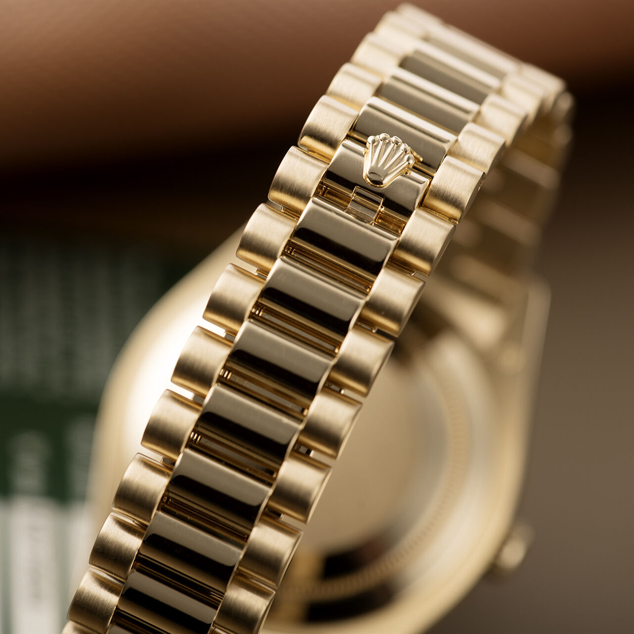 Day-Date II Golden Diamond Scale 41mm