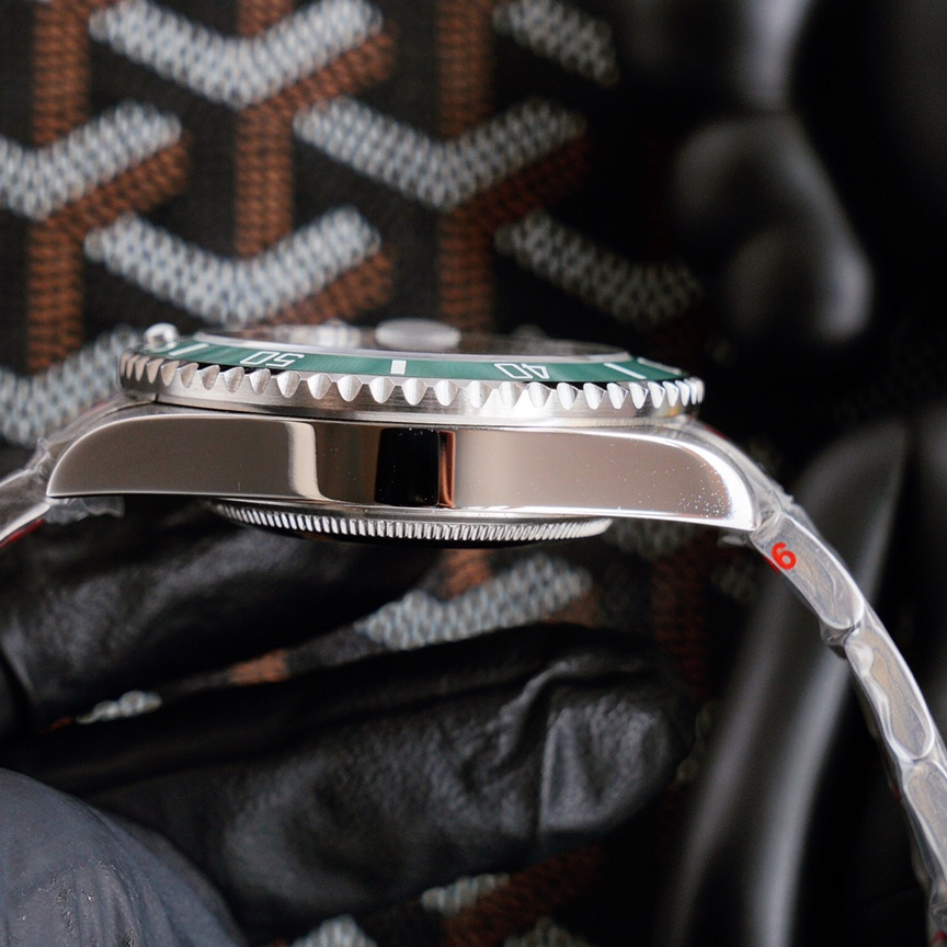 Submariner Silver/Green Multicolor dial 40mm