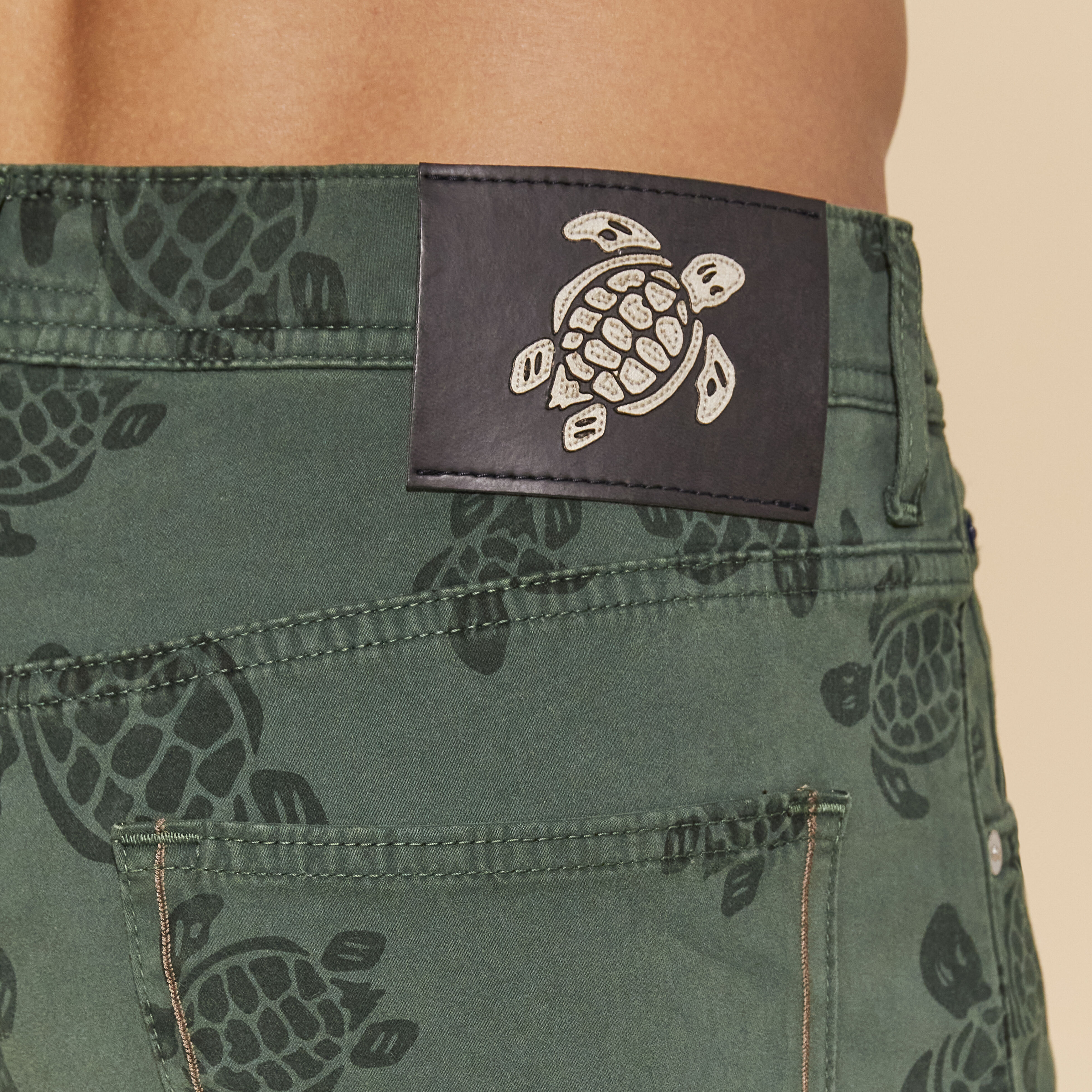VILEBREQUIN Men 5-Pockets Bermuda Shorts Resin Print Ronde des Tortues