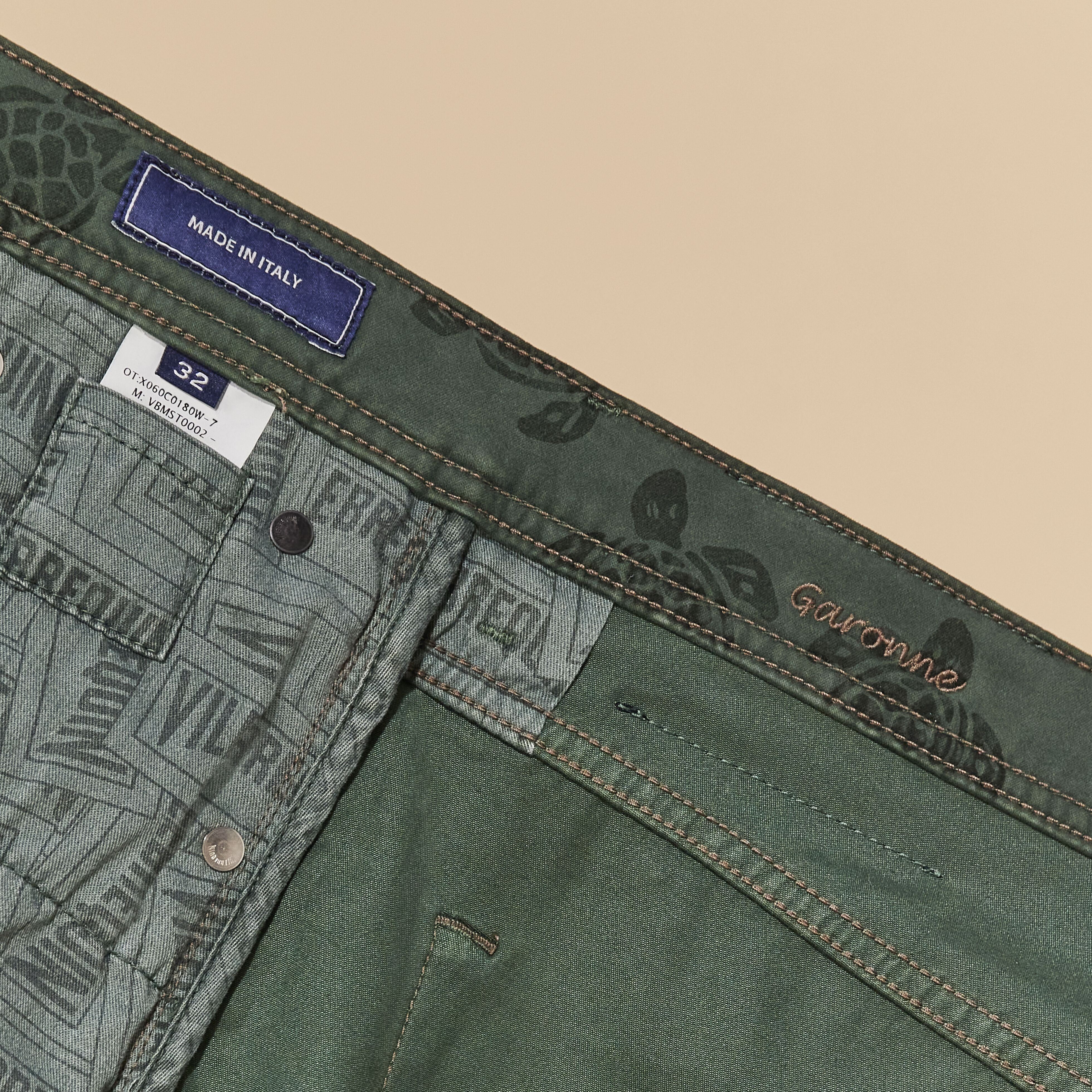 VILEBREQUIN Men 5-Pockets Bermuda Shorts Resin Print Ronde des Tortues