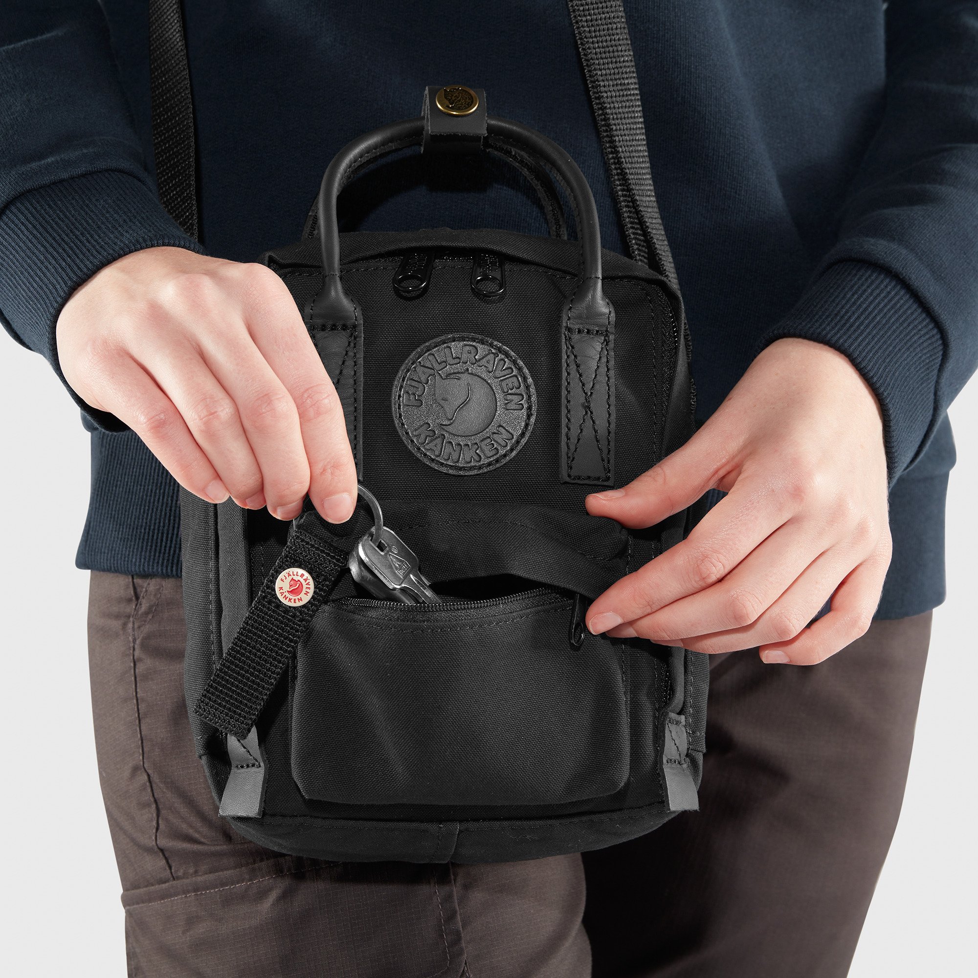 KÅNKEN No. 2 Black Sling