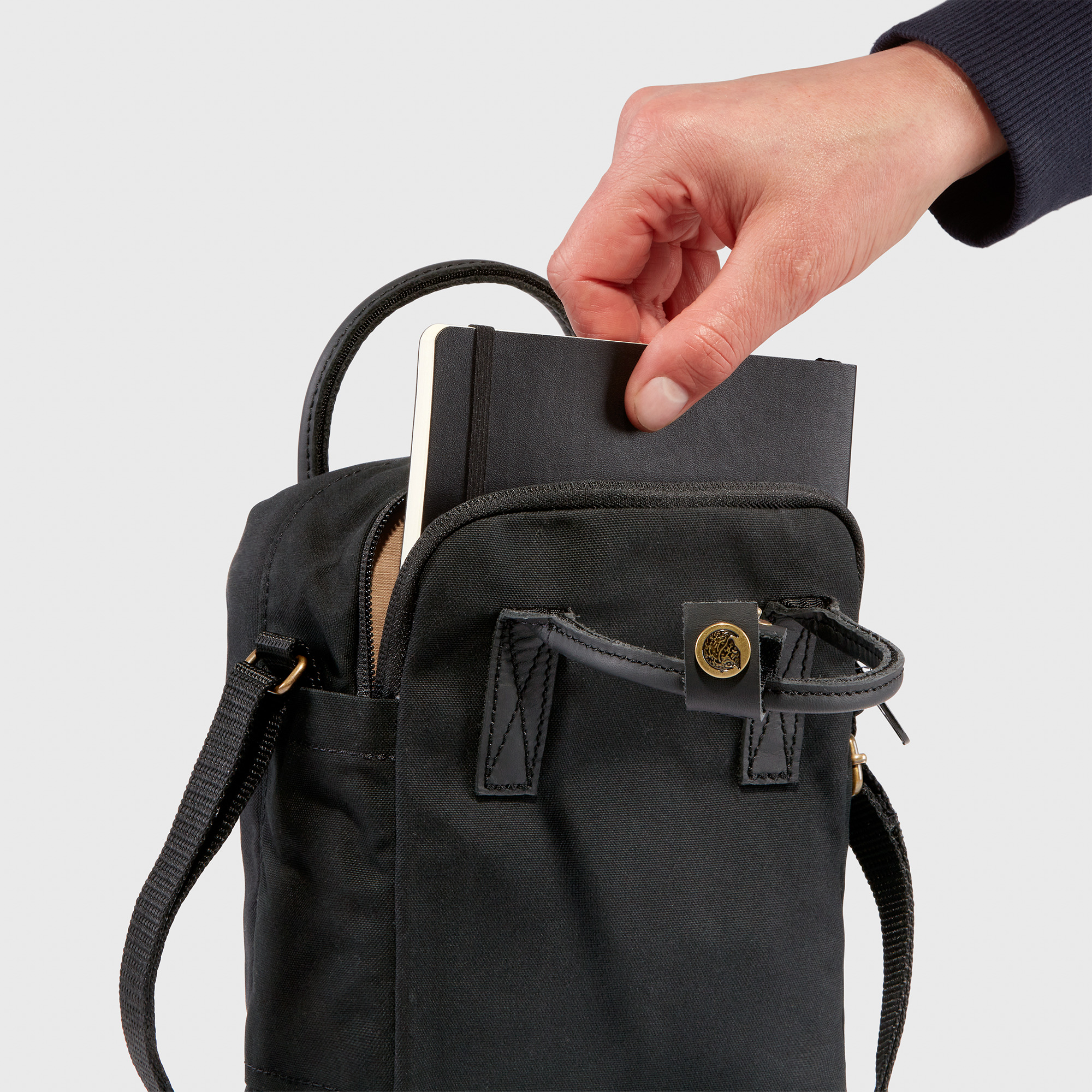 KÅNKEN No. 2 Black Sling