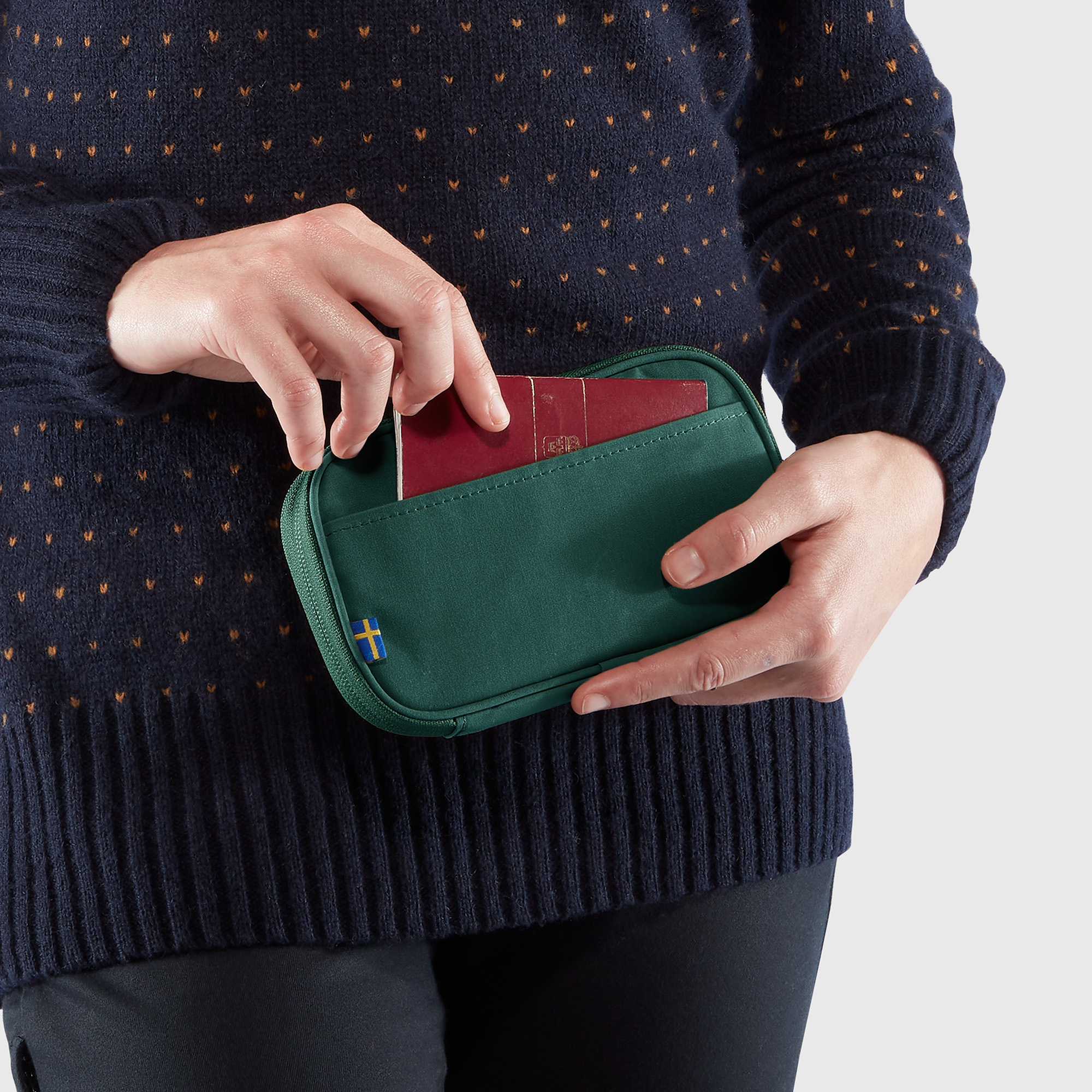 KÅNKEN Travel Wallet