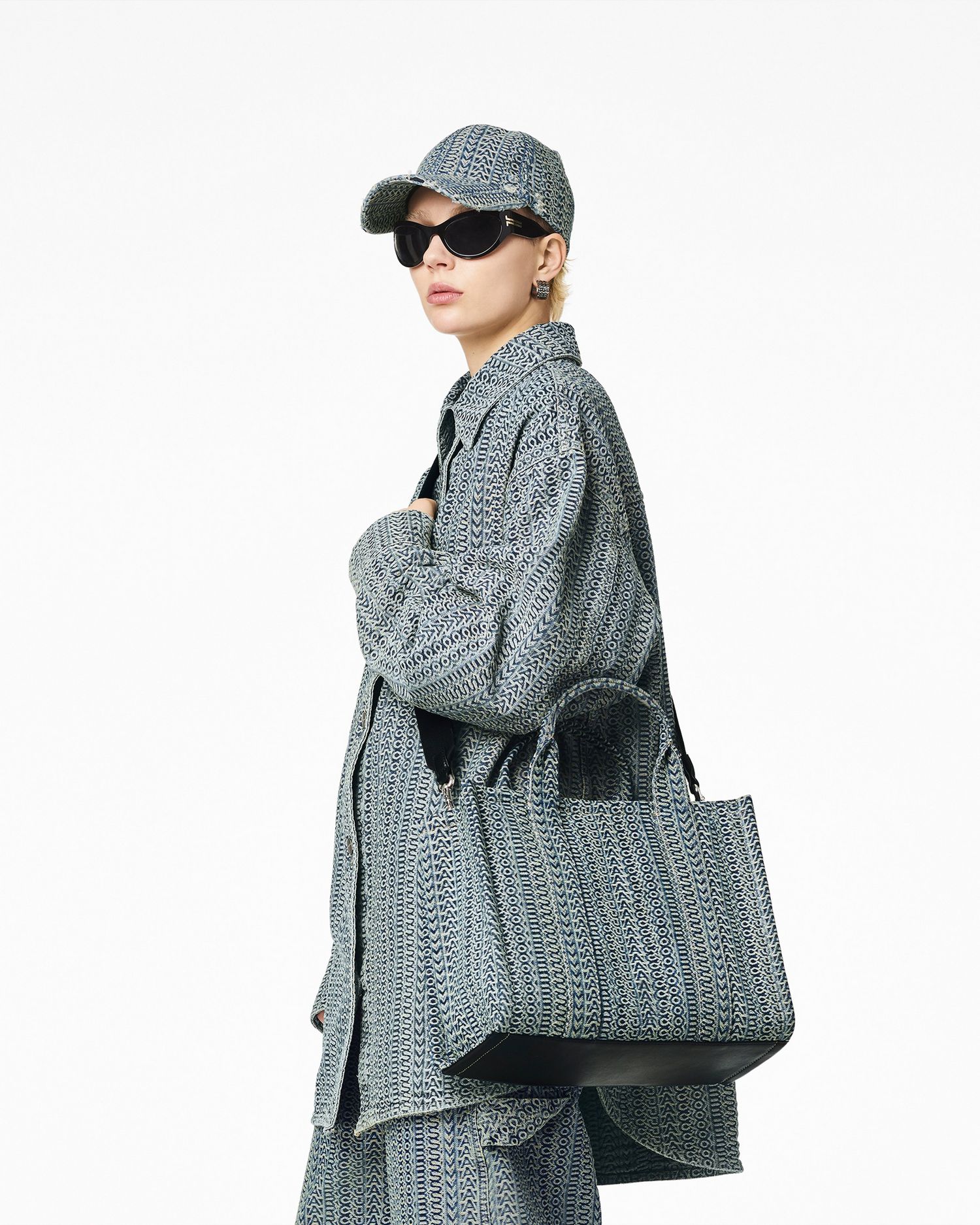 The Washed Monogram Denim Medium Tote Bag | Marc Jacobs Outlet