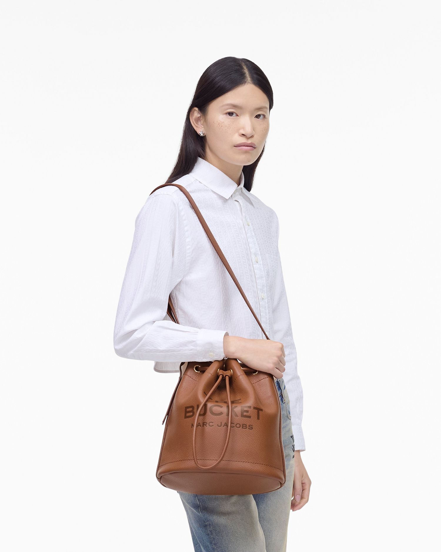 The Leather Large Bucket Bag | Marc Jacobs Outlet
