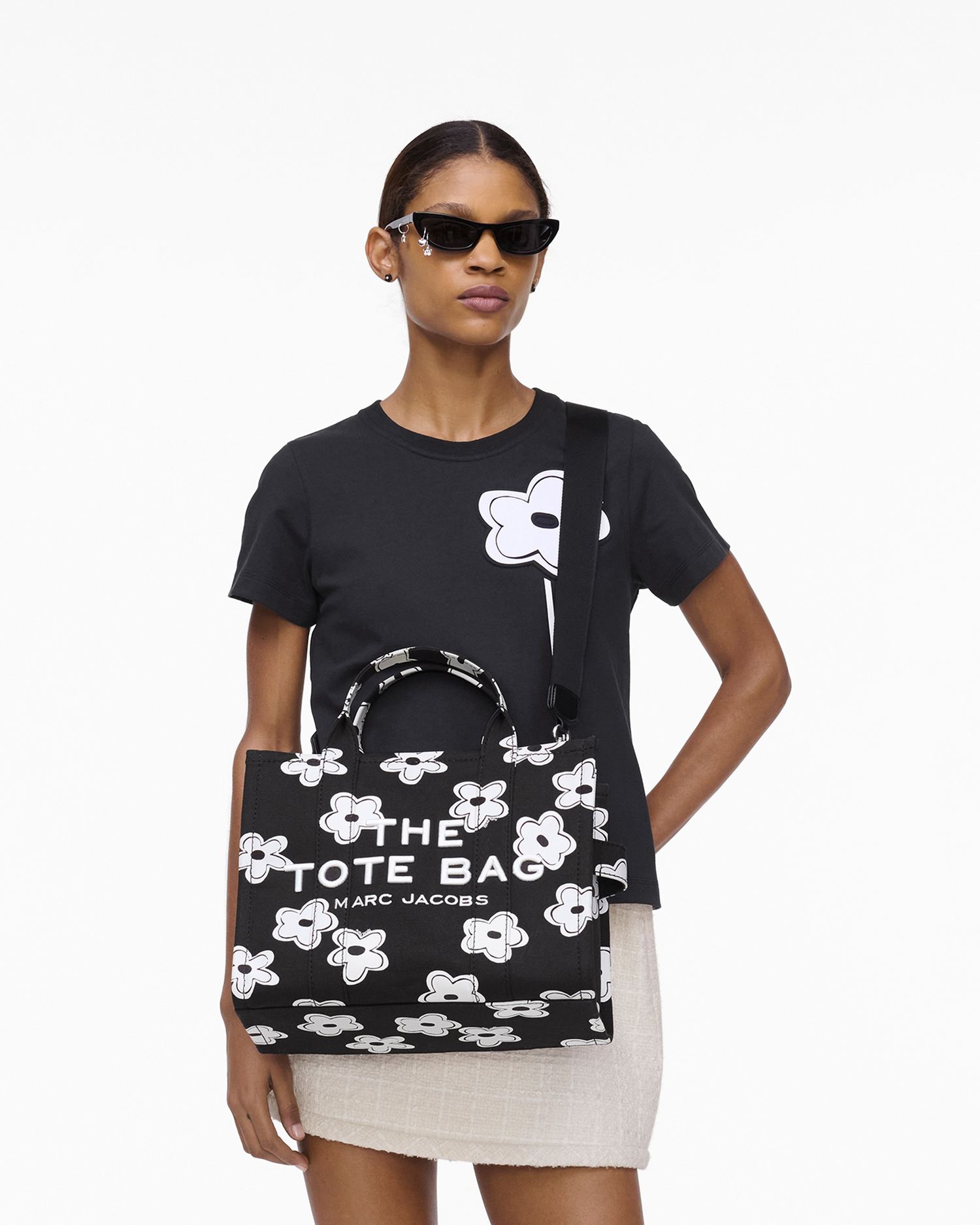 The Daisy Canvas Medium Tote Bag | Marc Jacobs Outlet