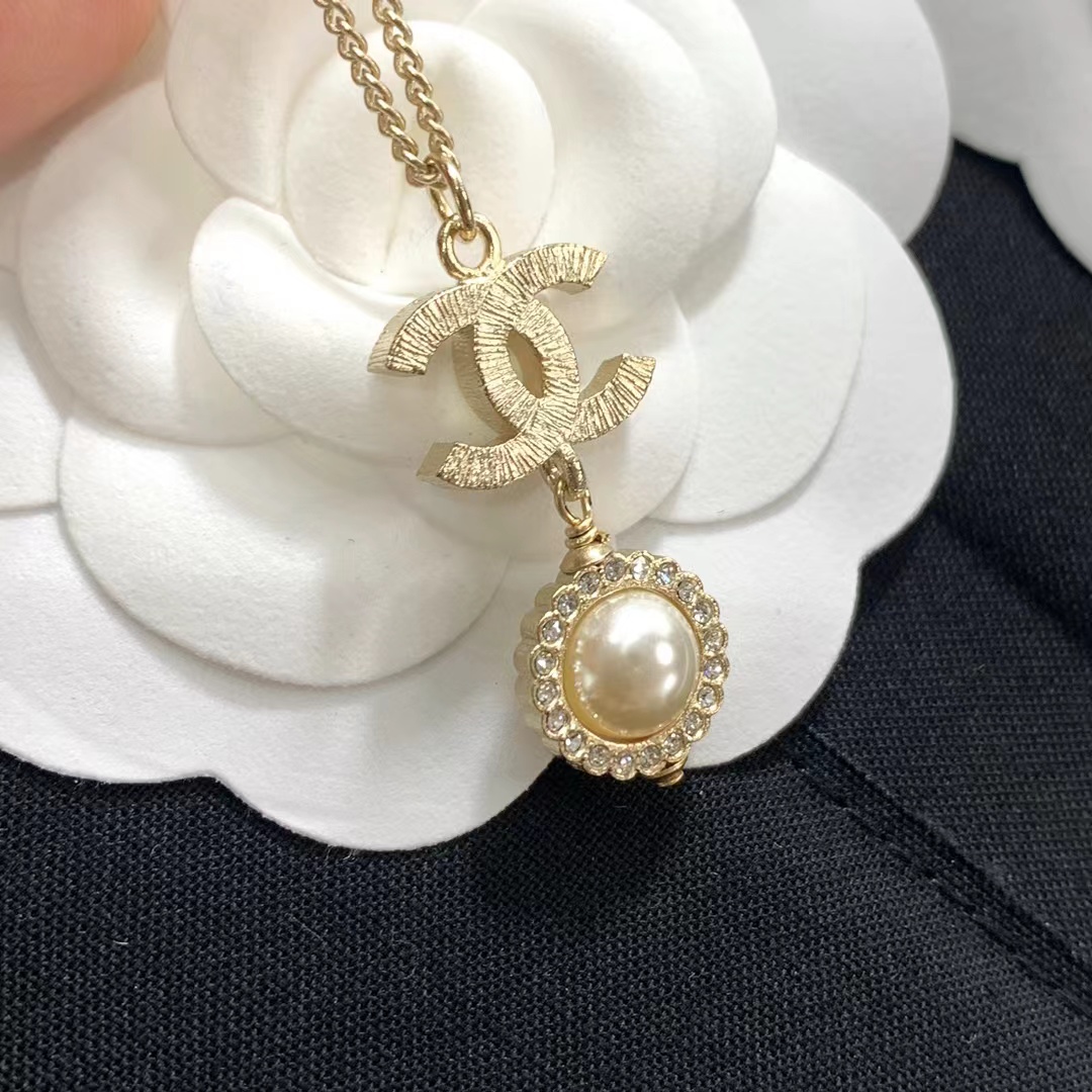 replica Chanel Minimalist Double C Pearl Drop Necklace - H Lin Jewelry