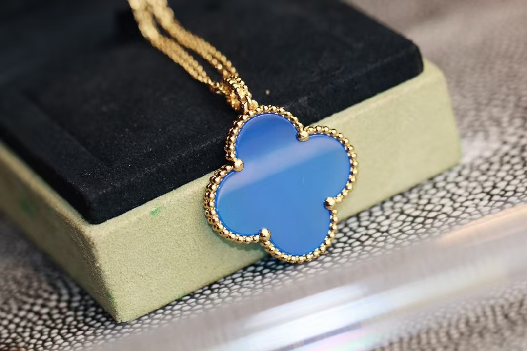 replica Van Cleef & Arpels Vintage Alhambra Pendant Necklace - Large - H Lin Jewelry