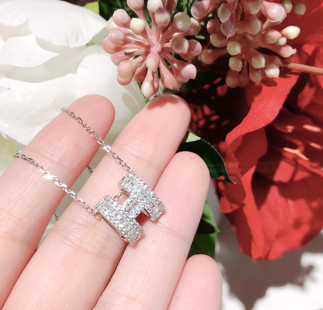 replica Hermes Diamond Paved H Pendant Necklace - H Lin Jewelry