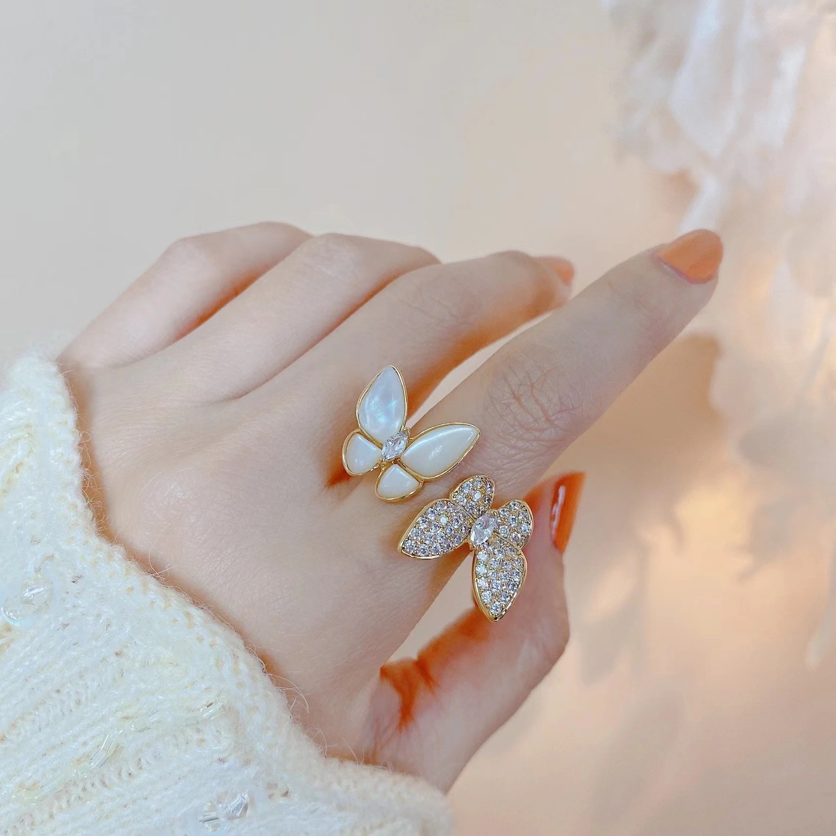 replica Van Cleef & Arpels Two Butterfly Between Finger Ring - H Lin Jewelry