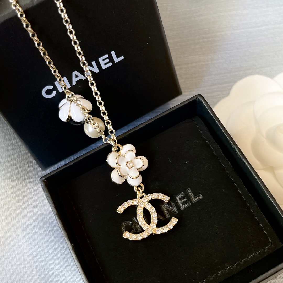 replica Chanel Flower Pearl Diamond Paved CC Pendant Necklace - H Lin Jewelry