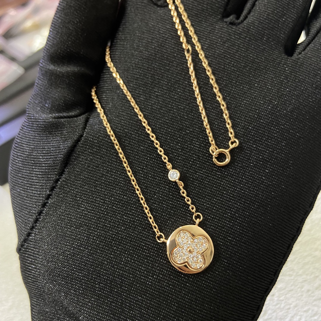replica Louis Vuitton Diamond Round Sun Blossom Pendant Necklace in Yellow Gold - H Lin Jewelry