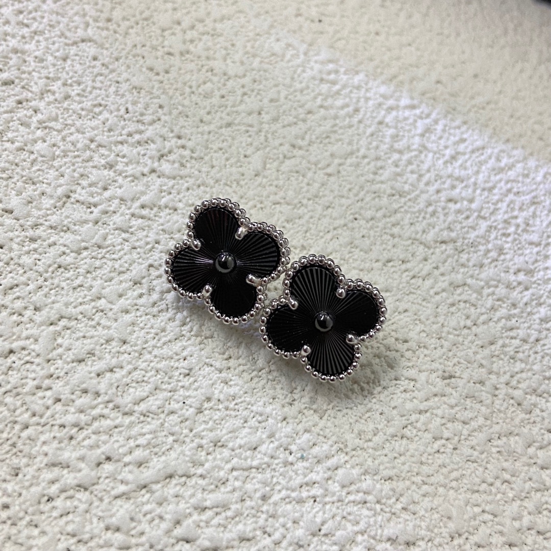 replica Van Cleef & Arpels Vintage Alhambra Earrings Bracelet Necklace - H Lin Jewelry