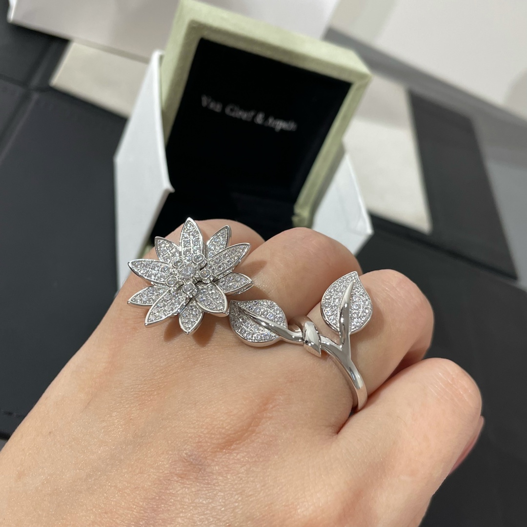 replica Van Cleef & Arpels Lotus Between the Finger Ring - H Lin Jewelry