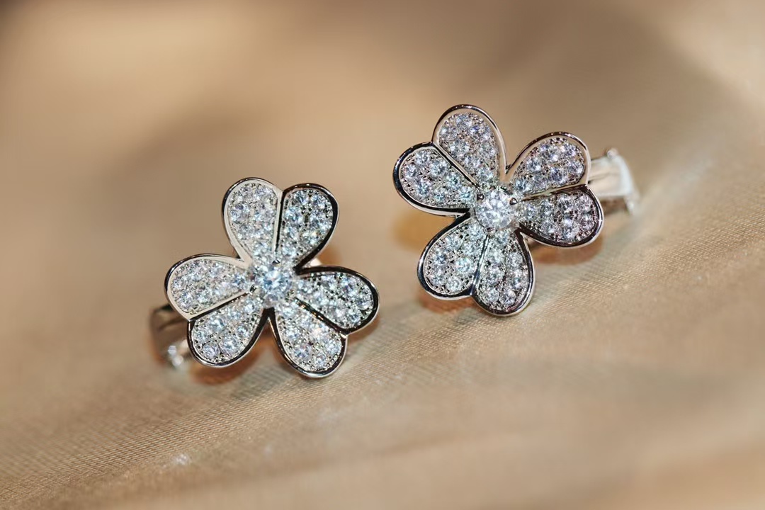 replica Van Cleef & Arpels Frivole Earrings - Small - H Lin Jewelry