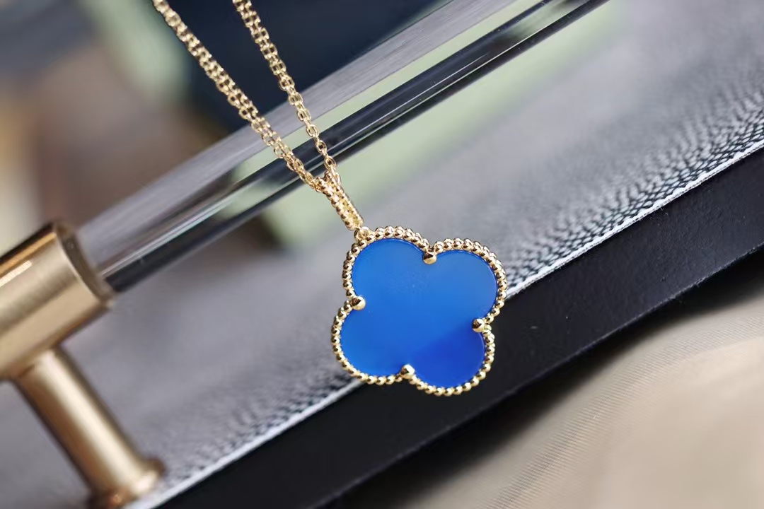 replica Van Cleef & Arpels Vintage Alhambra Pendant Necklace - Large - H Lin Jewelry