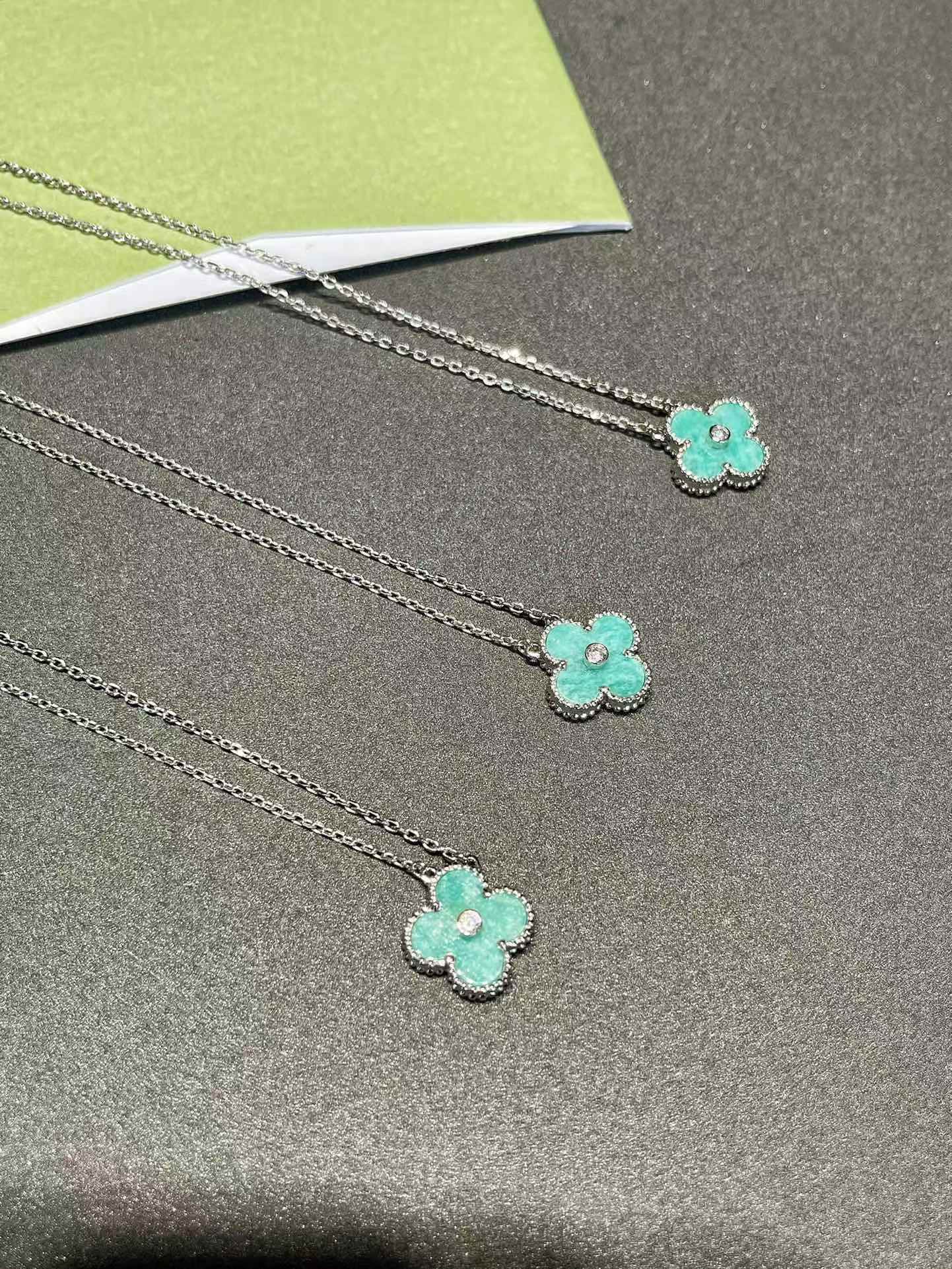 replica Van Cleef & Arpels Vintage Alhambra Pendant Necklace - H Lin Jewelry