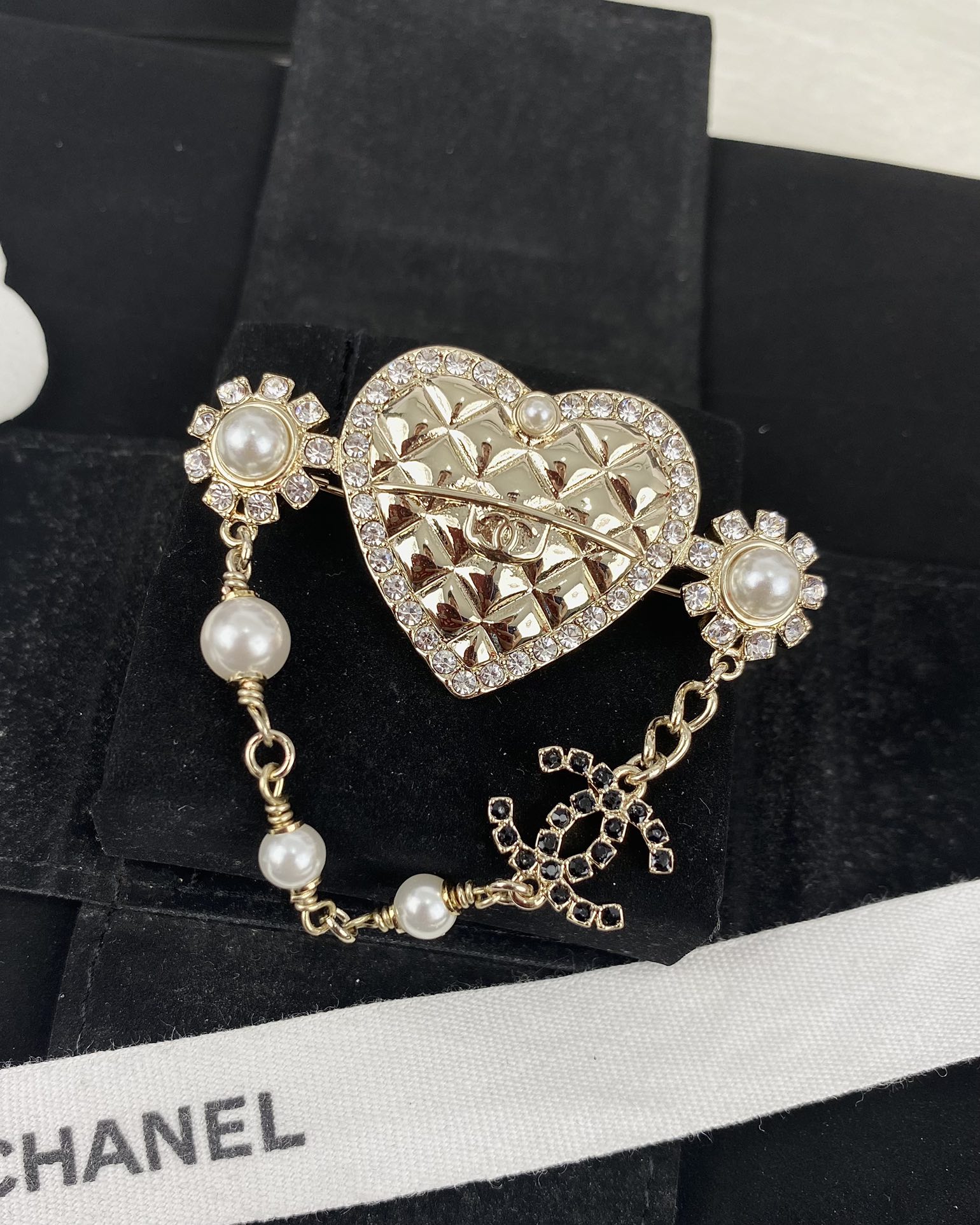 replica Chanel Heart with Chain Brooch Pin - H Lin Jewelry